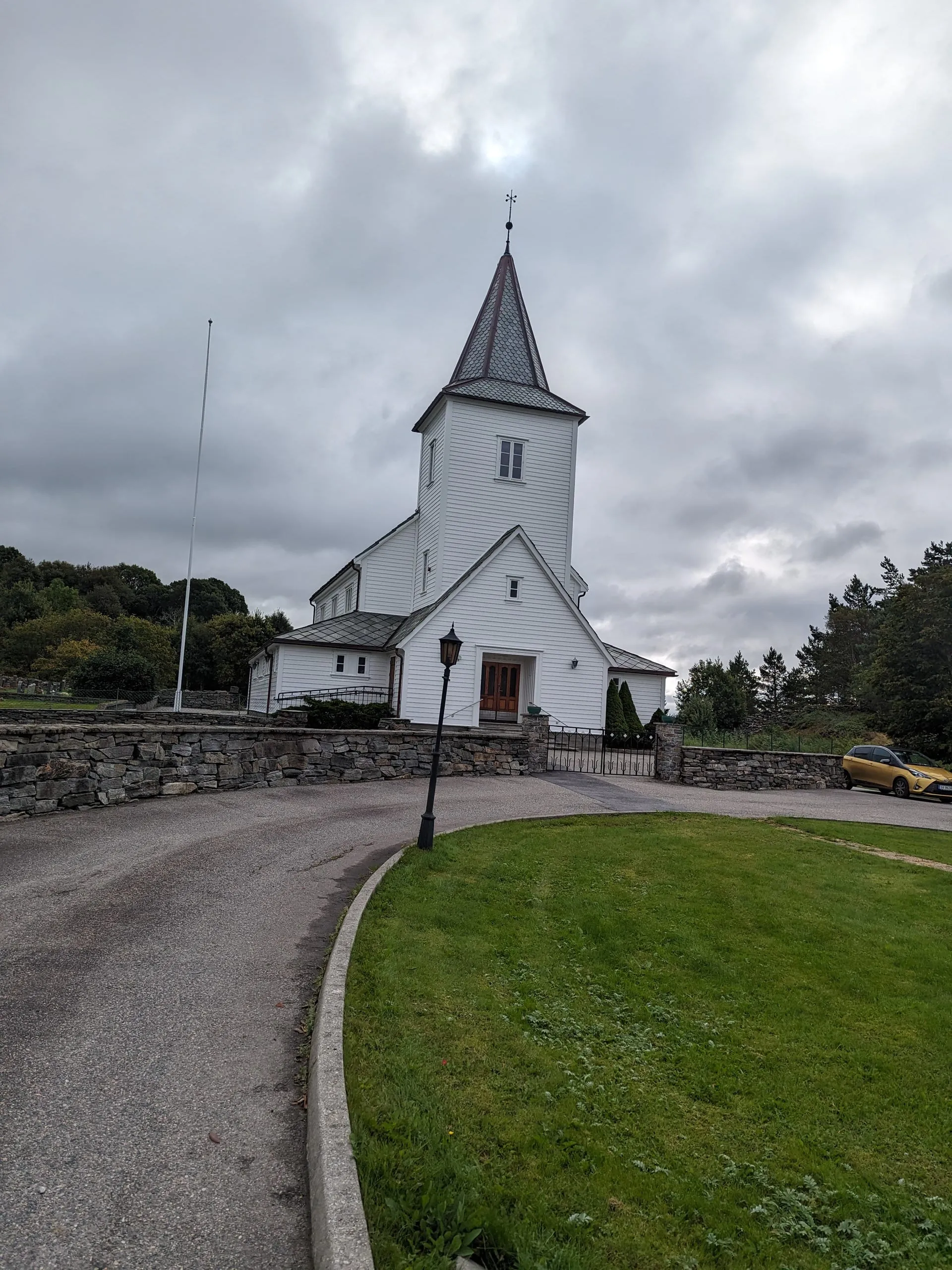 Kirke i Øygarden der Intcon har levert toppsystem og romstyring